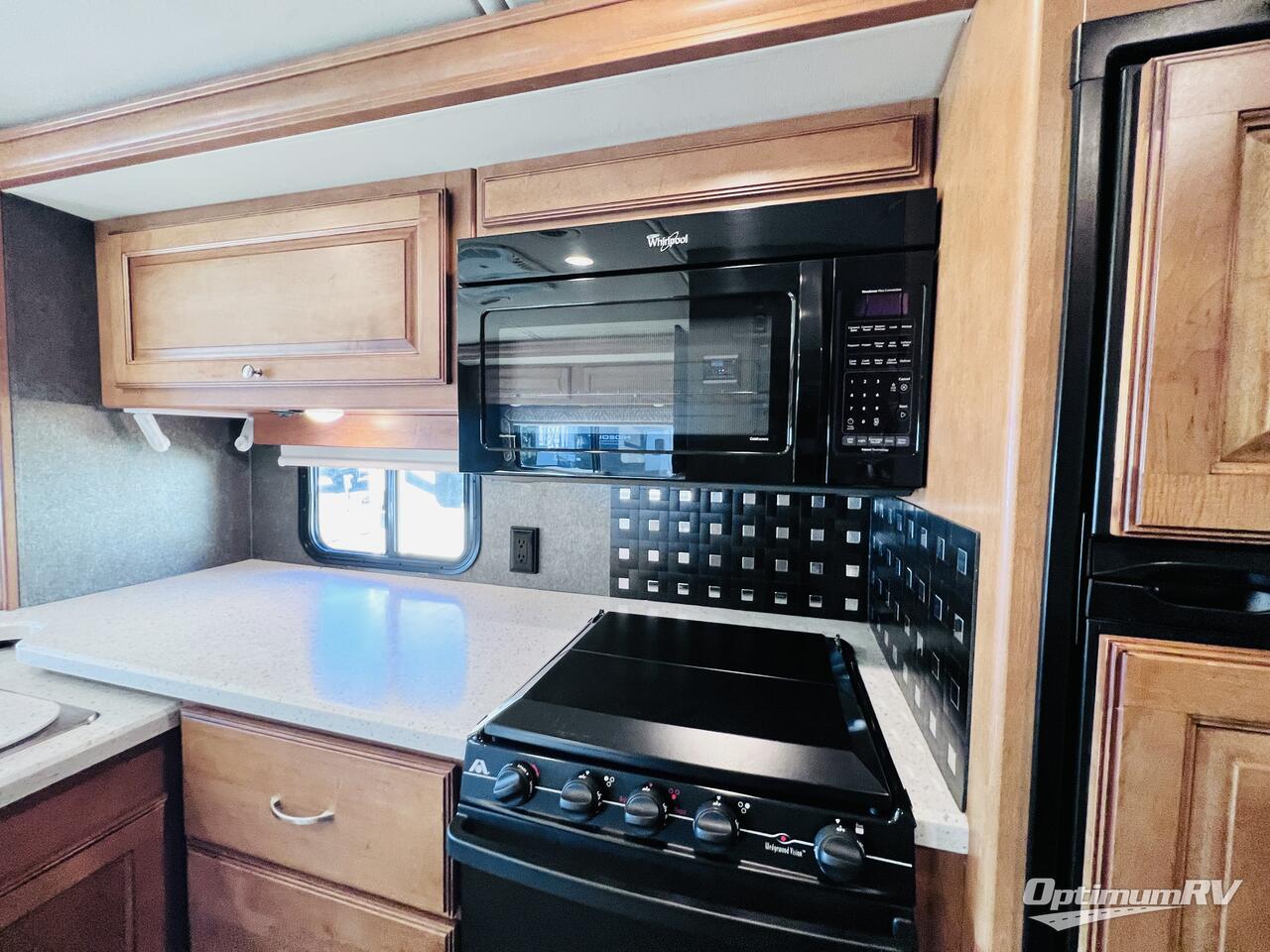 2017 Winnebago Vista LX 27N Photo 14