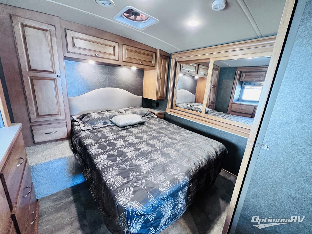 2017 Winnebago Vista LX 27N Photo 17