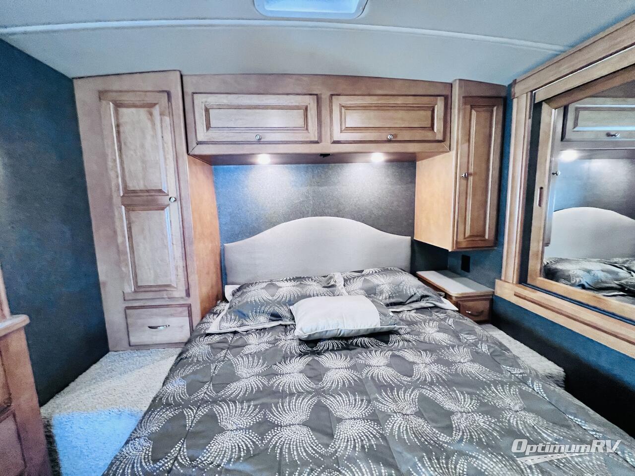 2017 Winnebago Vista LX 27N Photo 18