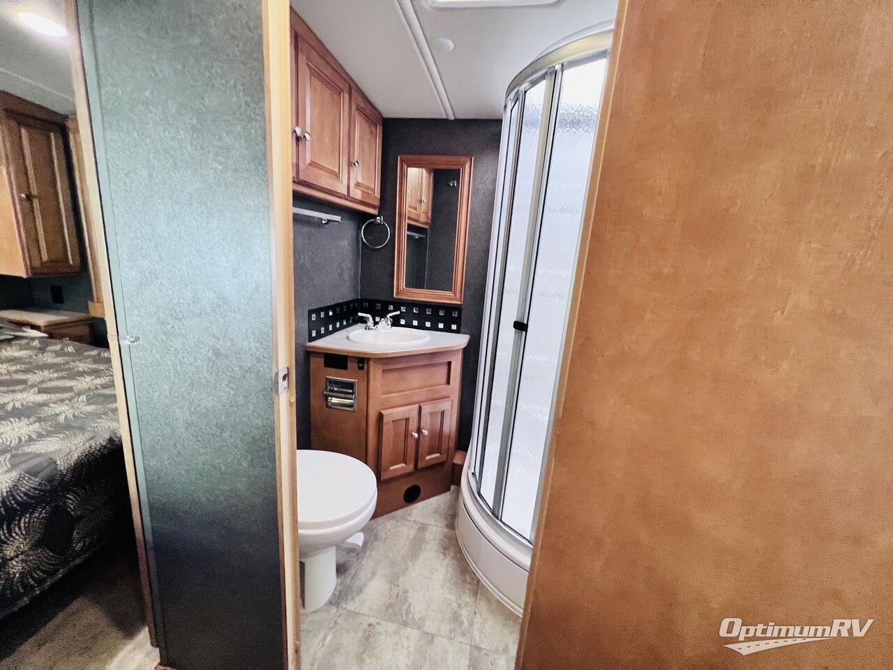 2017 Winnebago Vista LX 27N Photo 21