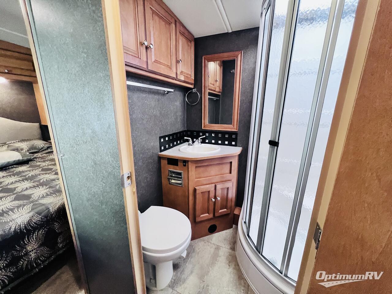 2017 Winnebago Vista LX 27N Photo 22