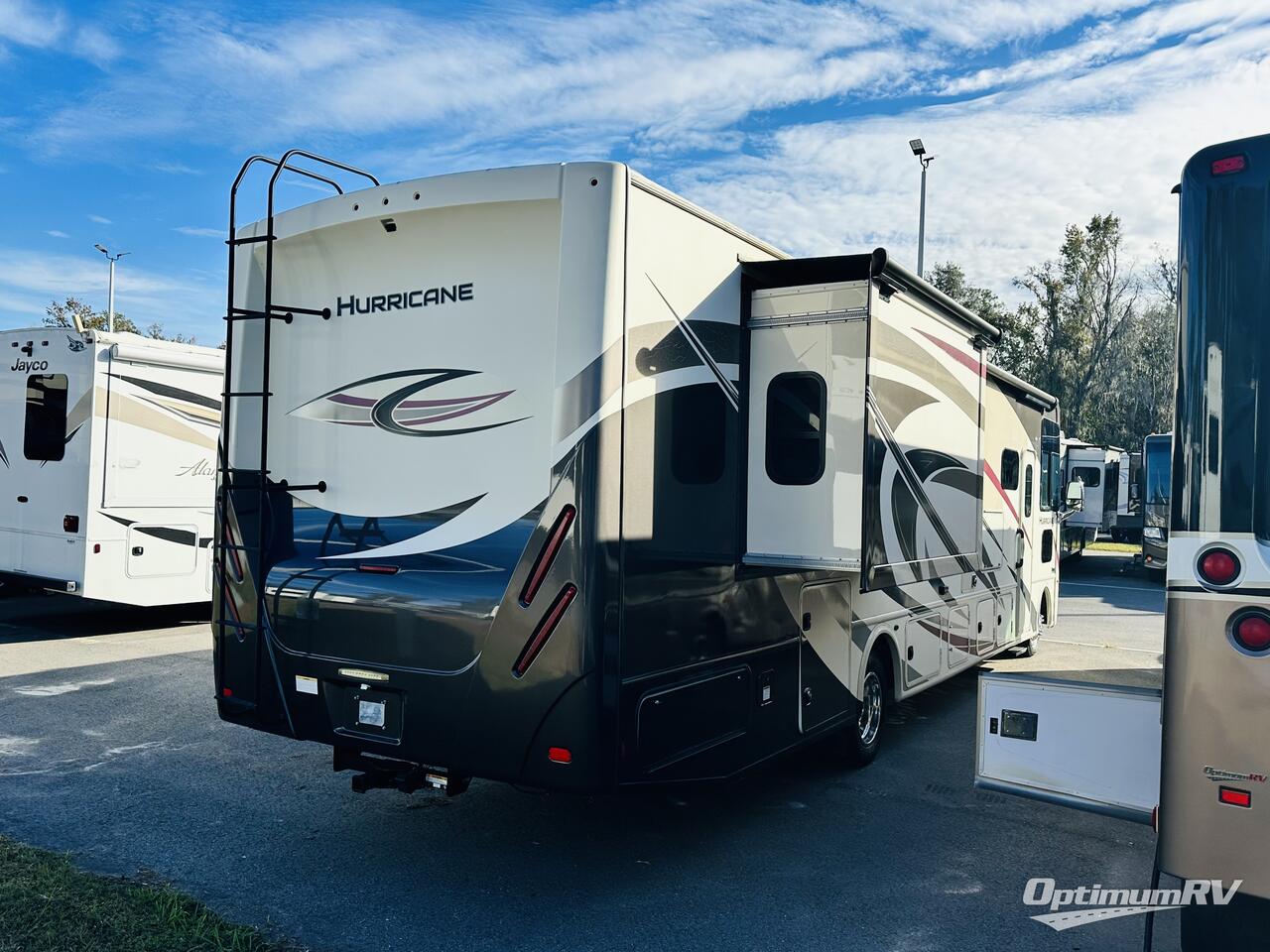 2019 Four Winds Hurricane 35M Photo 2