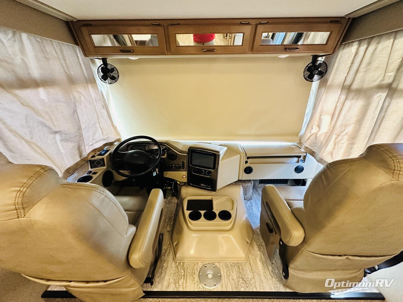 2019 Four Winds Hurricane 35M Photo 6