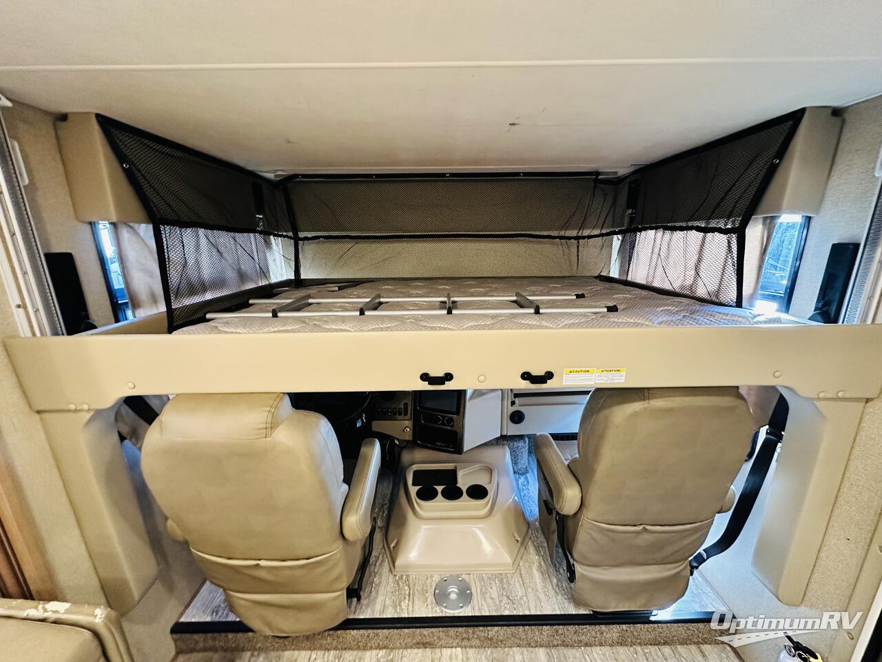 2019 Thor Hurricane 35M Photo 7