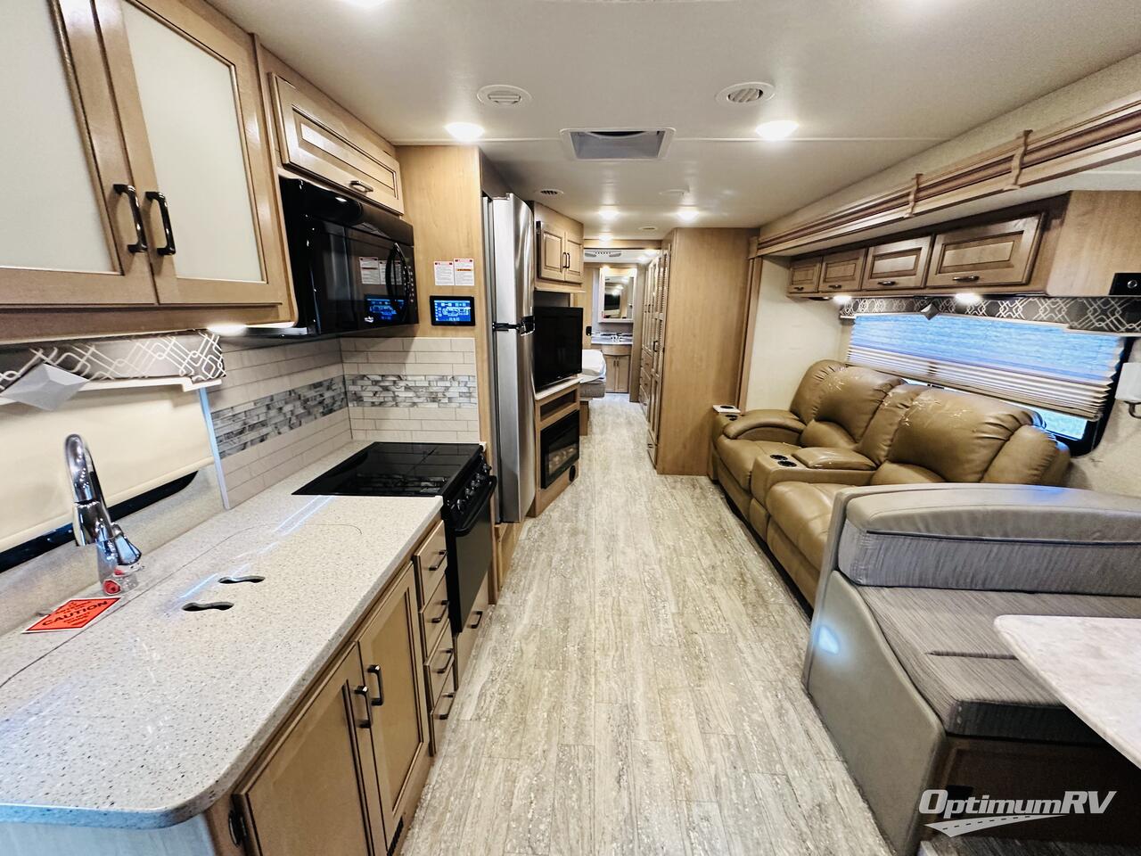 2019 Thor Hurricane 35M Photo 8