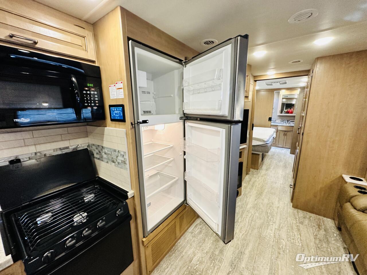 2019 Thor Hurricane 35M Photo 15