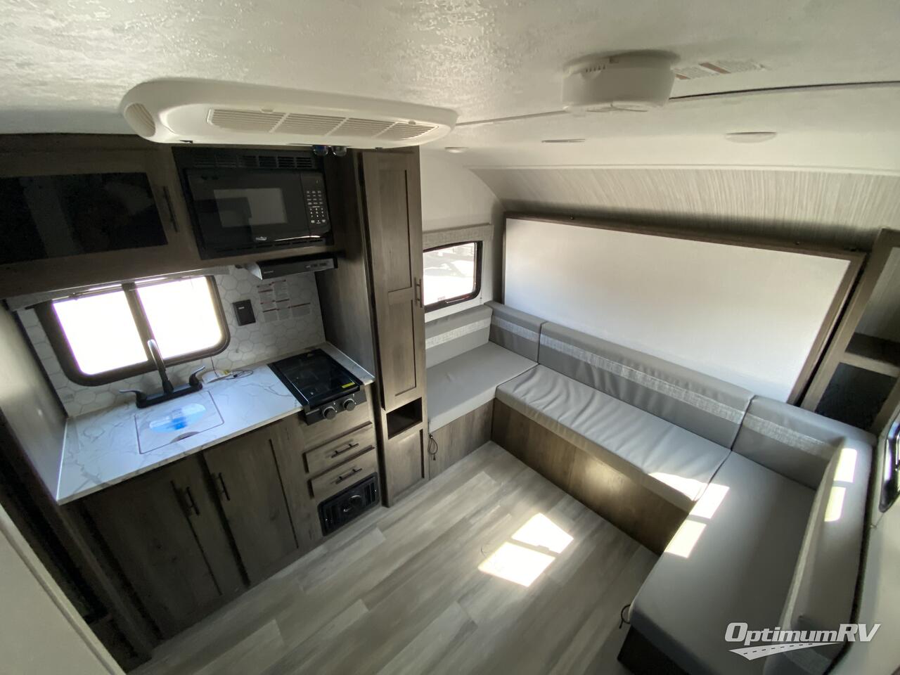 2022 Coachmen Clipper Ultra-Lite 182DBU Photo 6