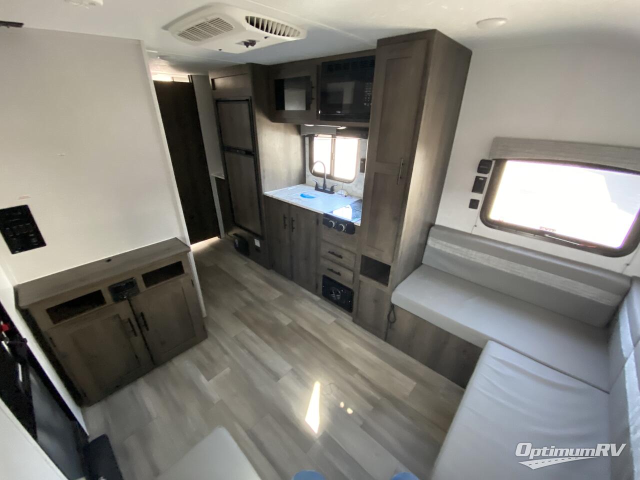 2022 Coachmen Clipper Ultra-Lite 182DBU Photo 7