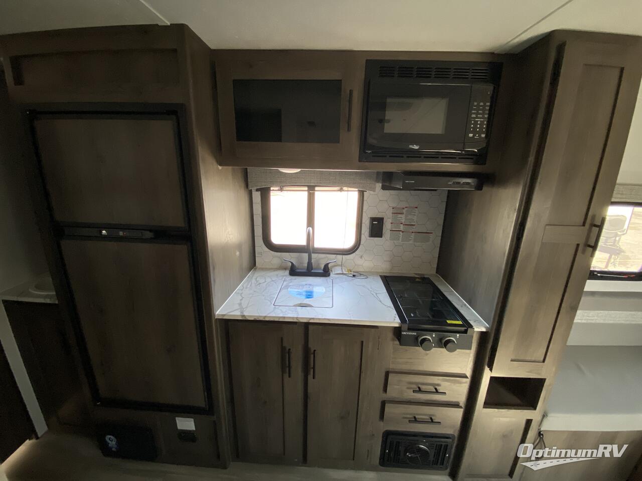 2022 Coachmen Clipper Ultra-Lite 182DBU Photo 8