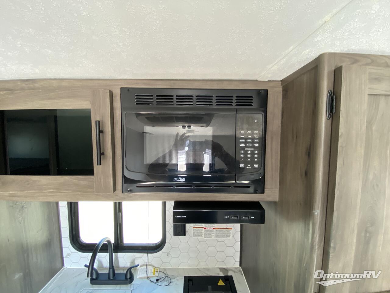 2022 Coachmen Clipper Ultra-Lite 182DBU Photo 9