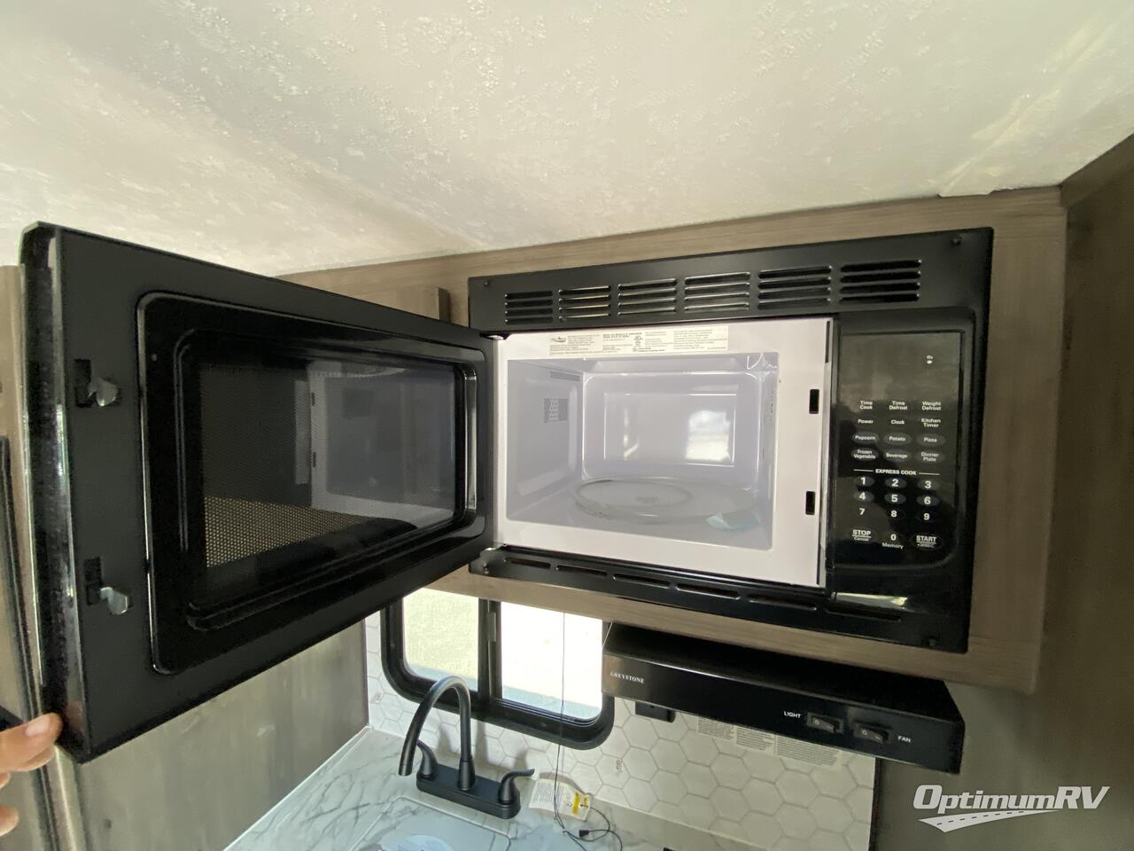 2022 Coachmen Clipper Ultra-Lite 182DBU Photo 10