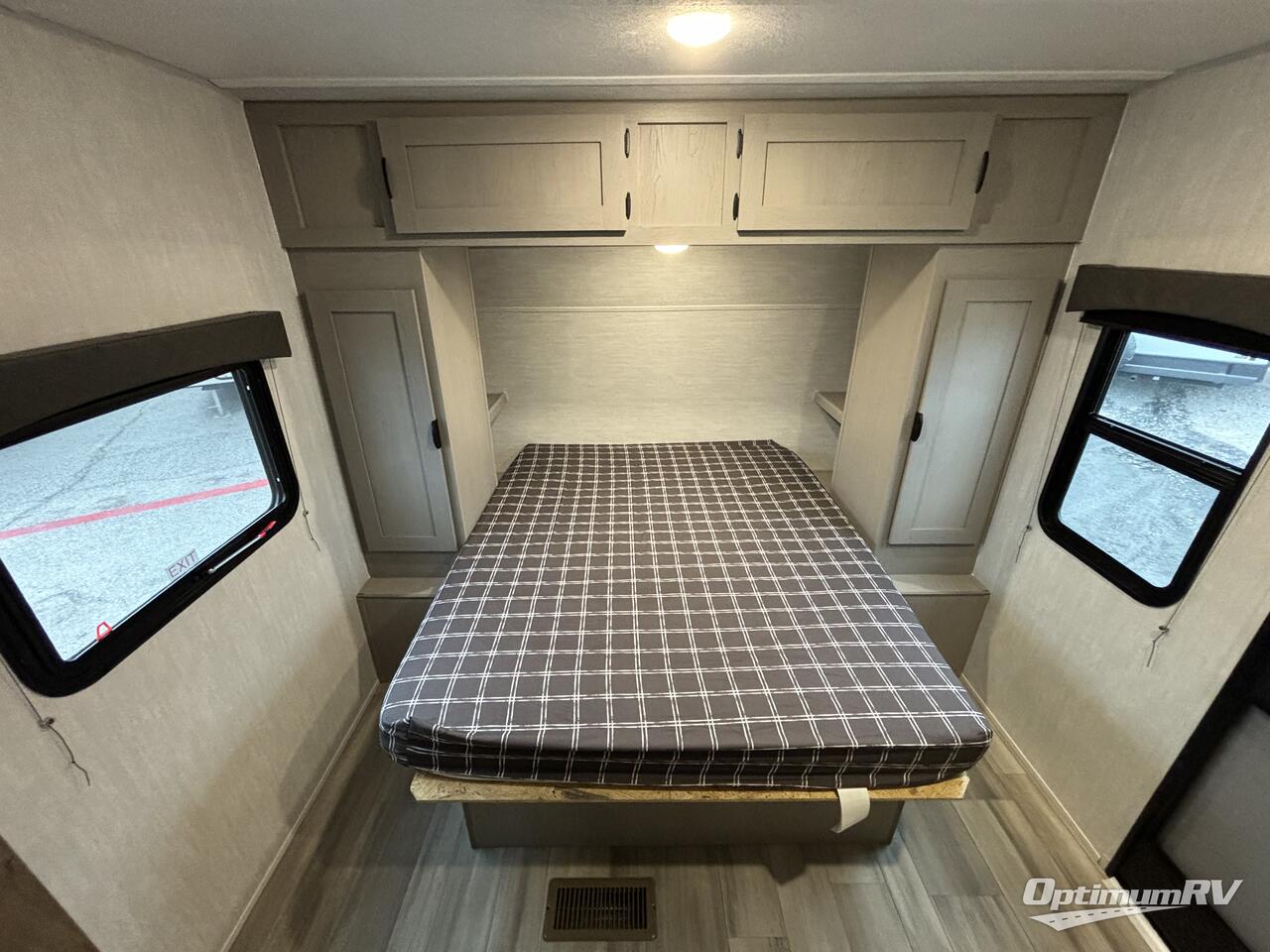 2025 Coachmen Clipper 6K Series 272RLS Photo 8