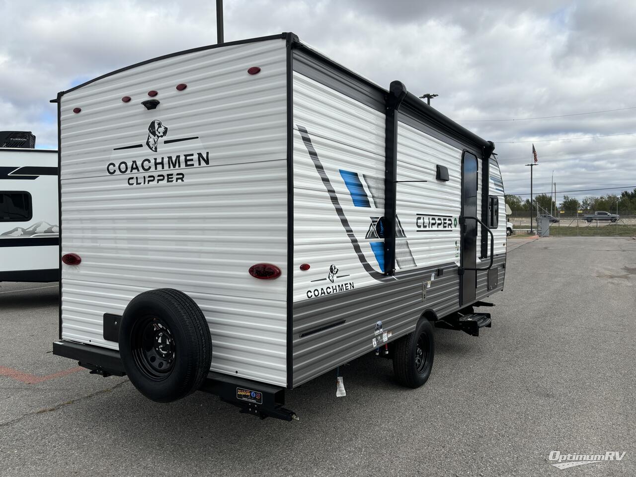 2025 Coachmen Clipper 5K Series 26BH Photo 2