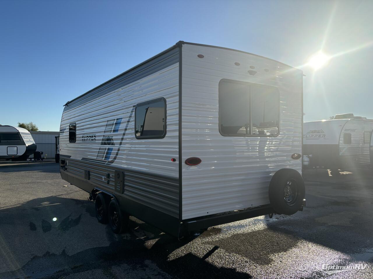 2025 Coachmen Clipper 5K Series 242MK Photo 3