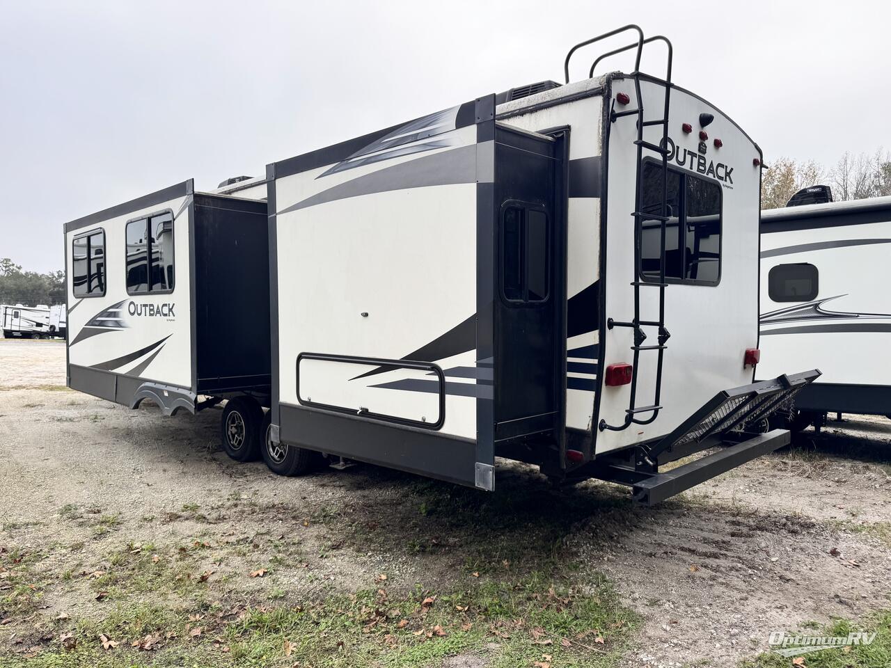 2019 Keystone Outback 324CG Photo 3