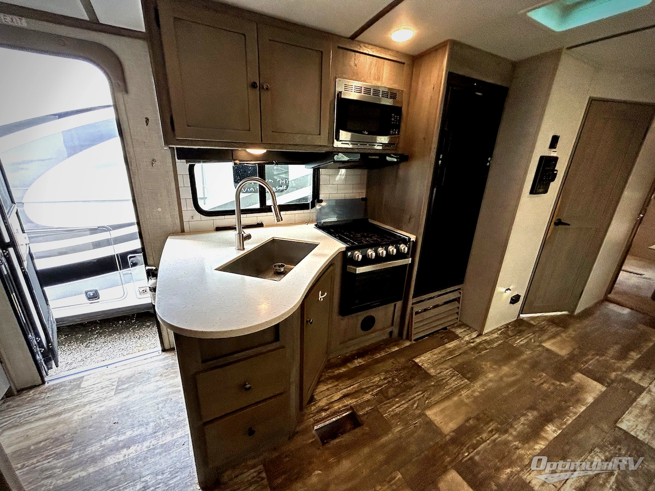 2019 Keystone Outback 324CG Photo 9