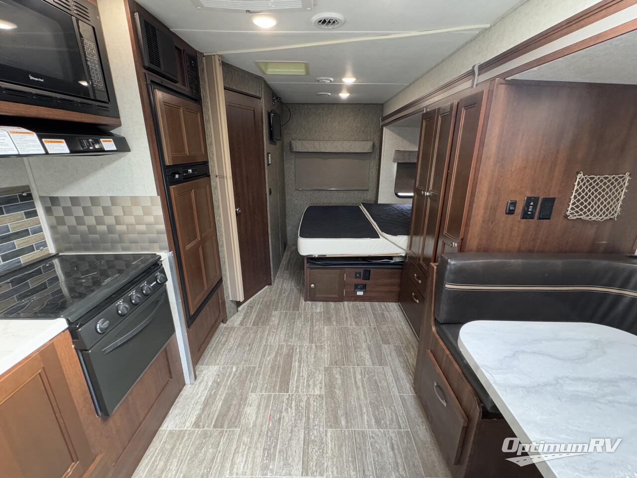 2018 Forest River Sunseeker MBS 2400S Photo 4