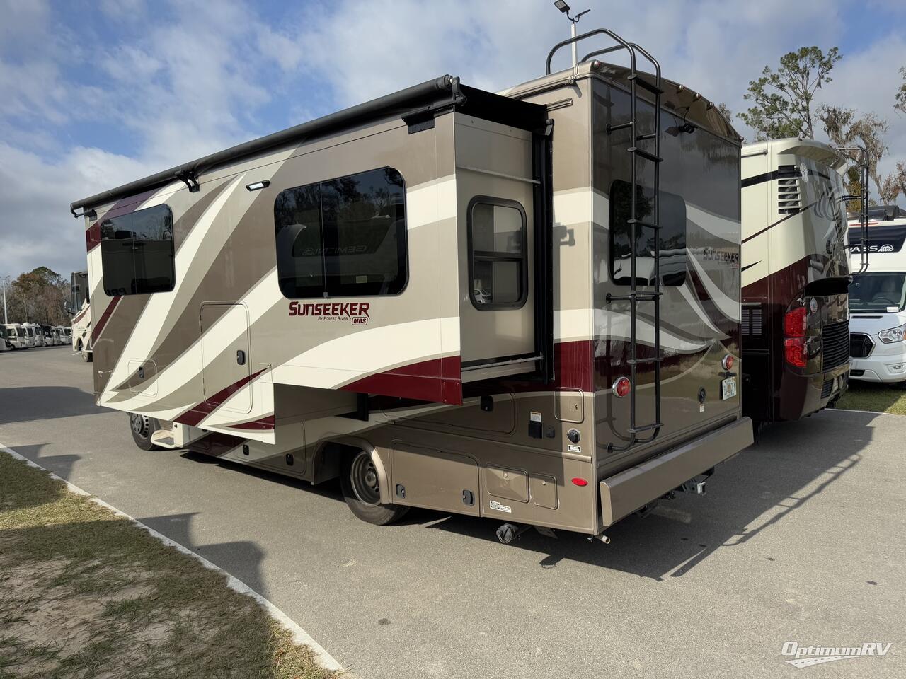 2018 Forest River Sunseeker MBS 2400S Photo 3