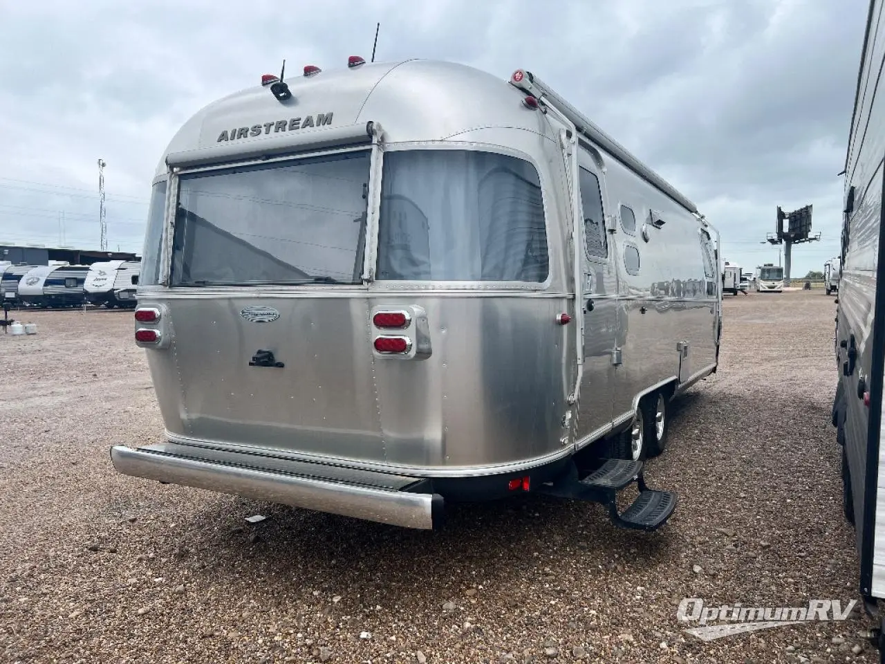 2018 Airstream Globetrotter 27FB Photo 2