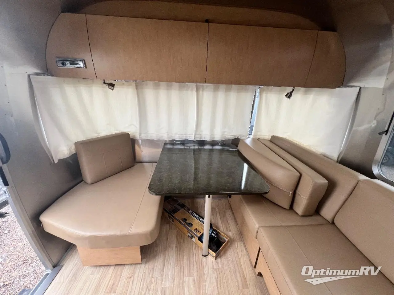 2018 Airstream Globetrotter 27FB Photo 6