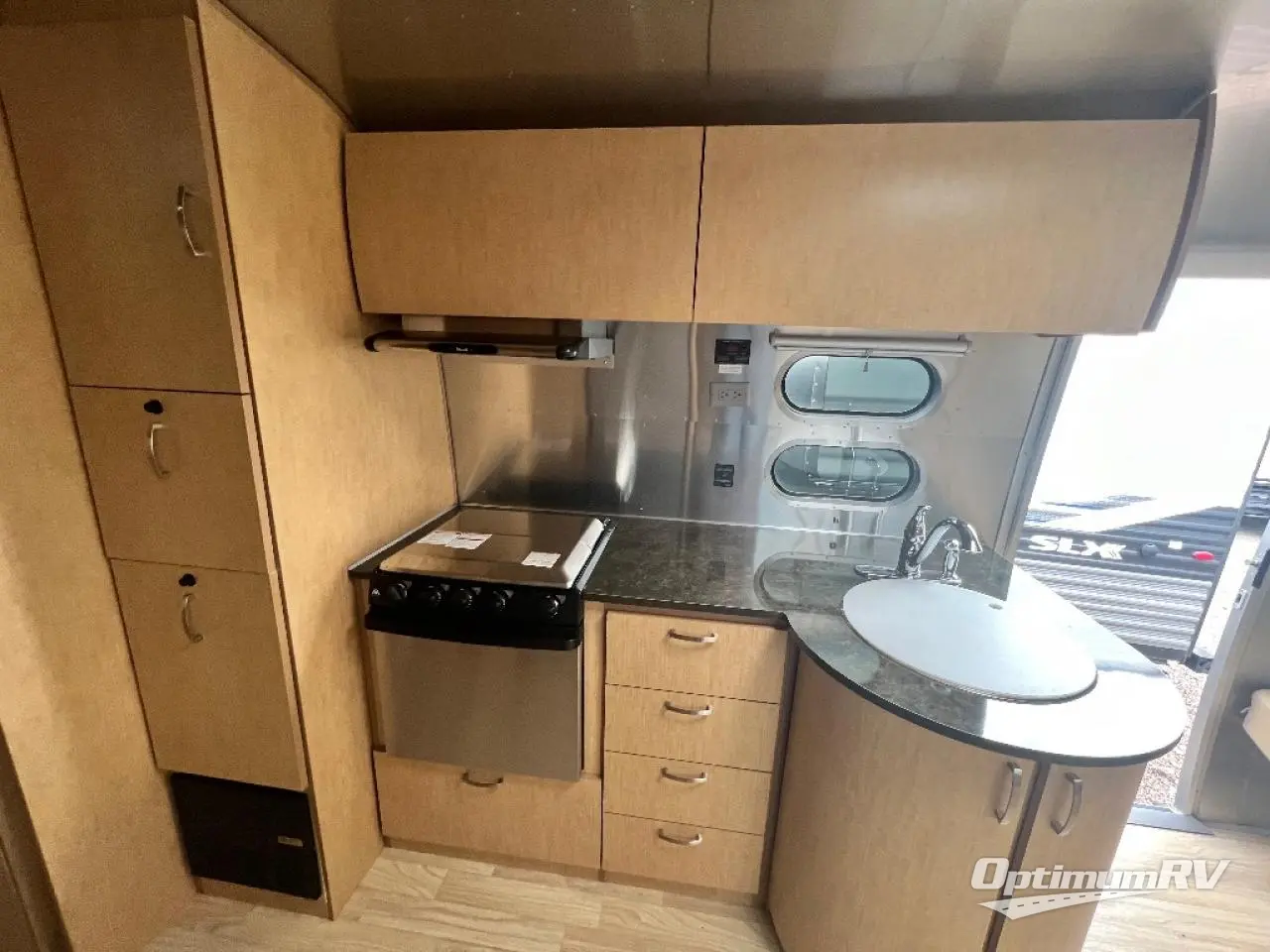 2018 Airstream Globetrotter 27FB Photo 8