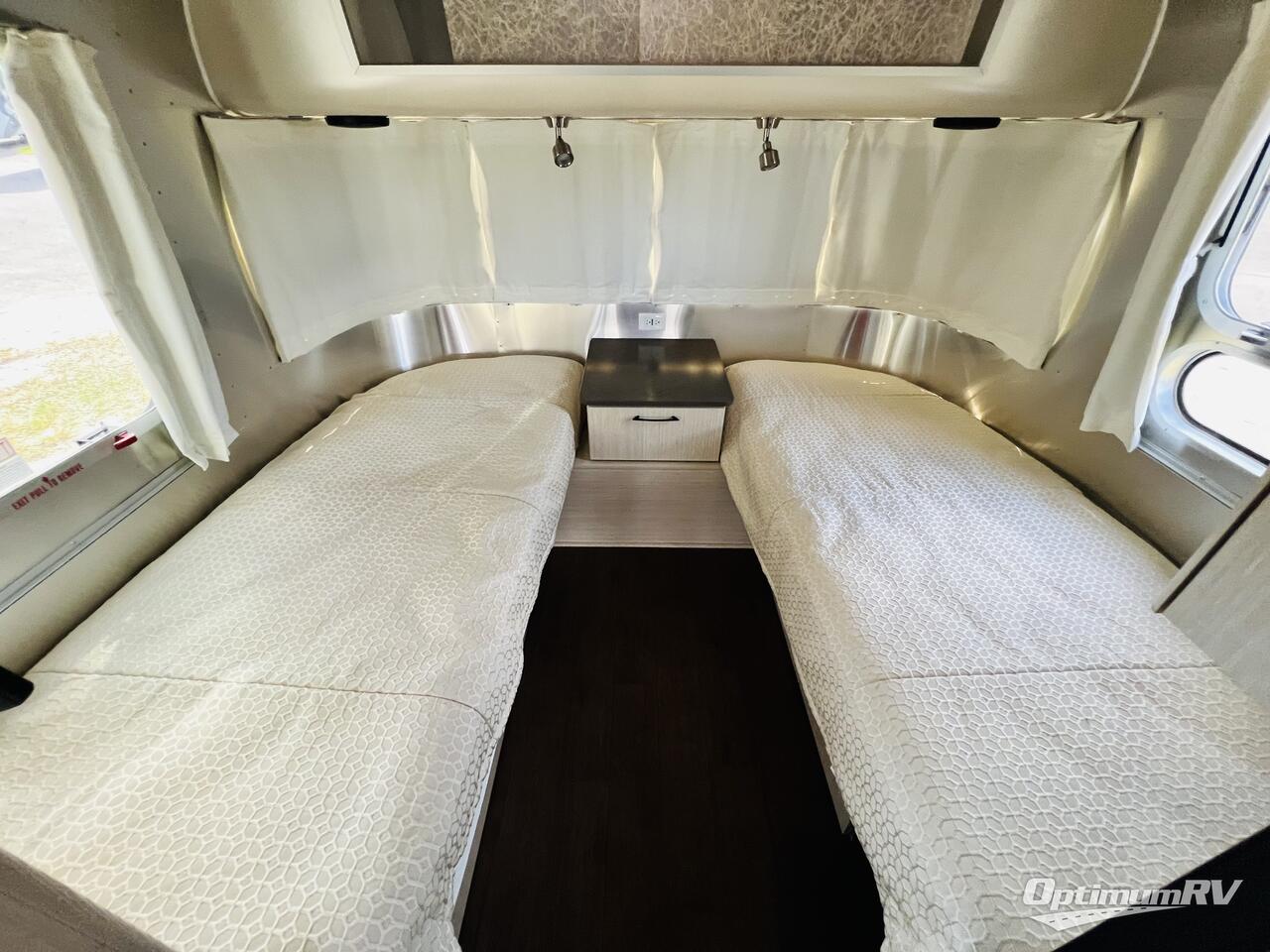 2020 Airstream International Signature 25FB Twin Photo 14