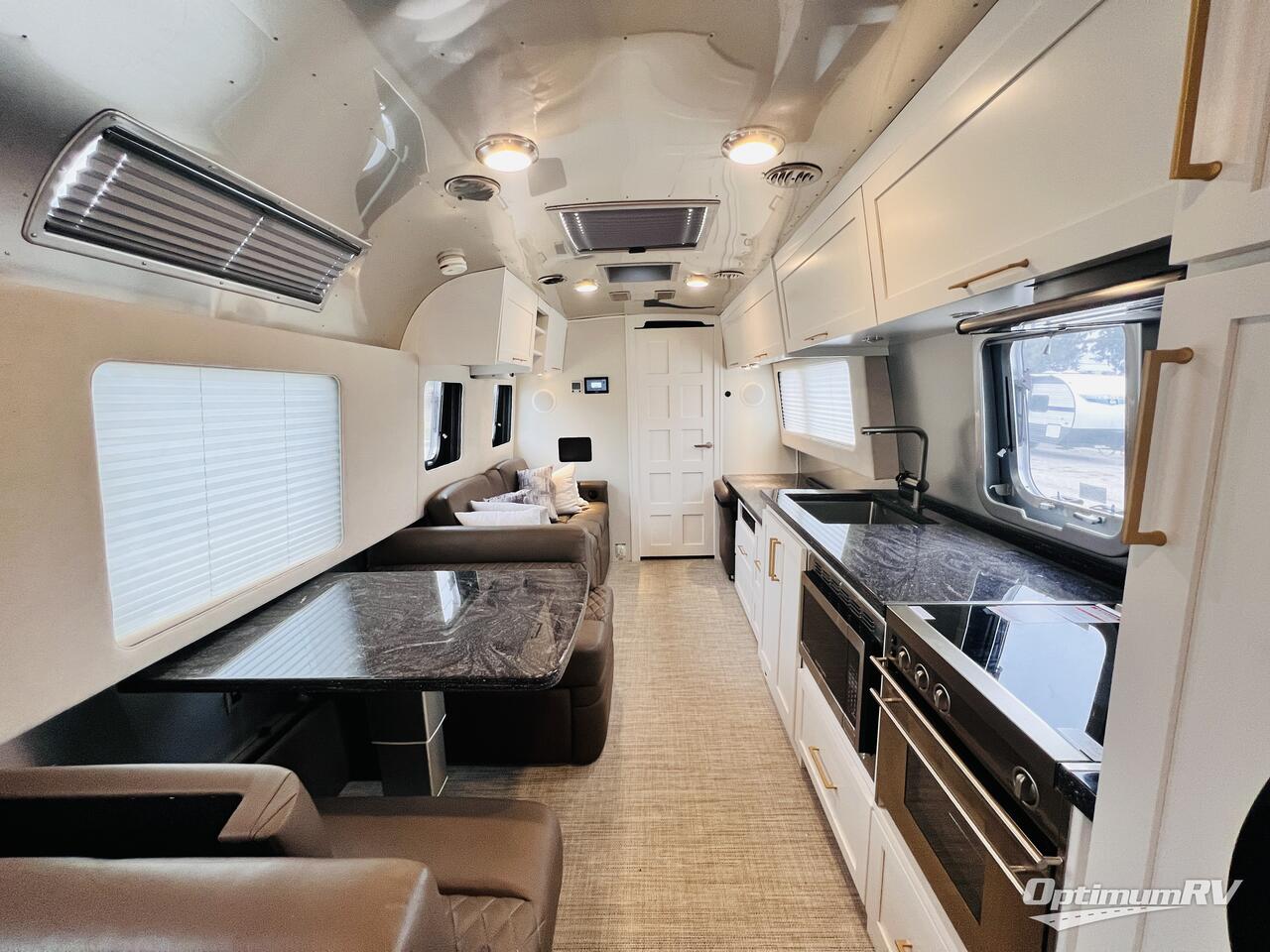 2020 Airstream Classic 33FB Photo 4