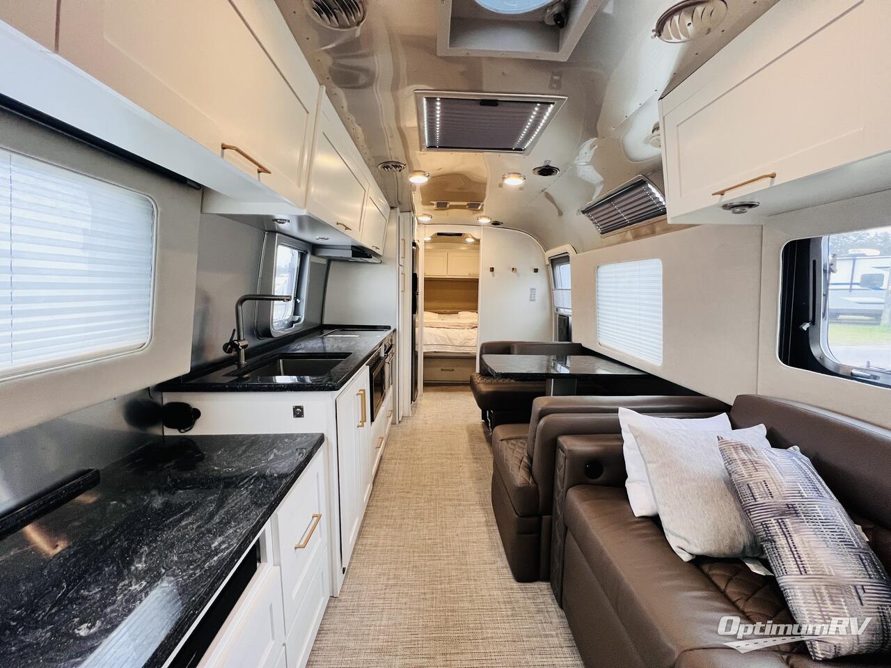 2020 Airstream Classic 33FB Photo 5