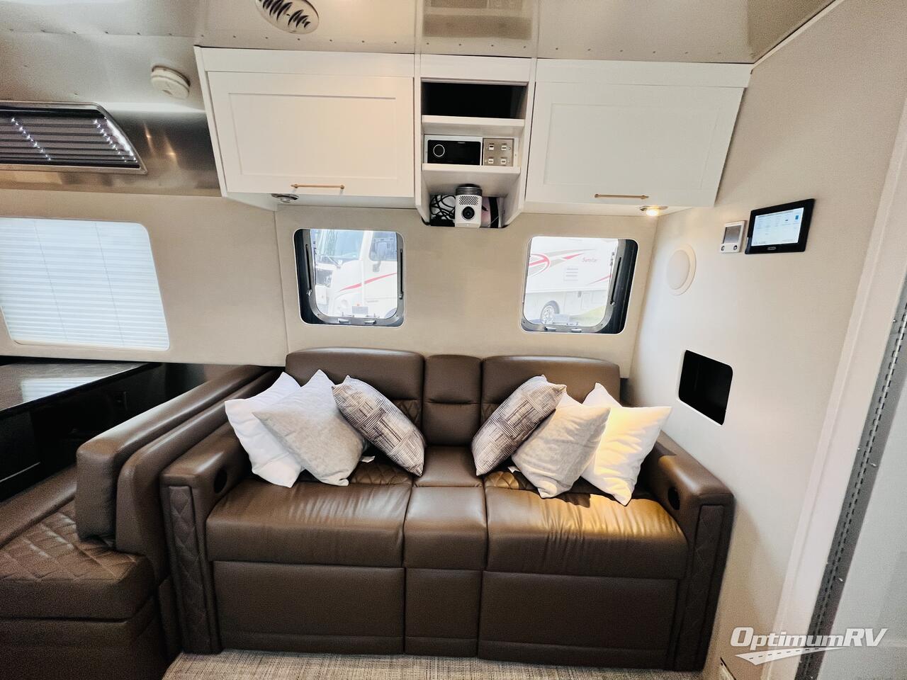 2020 Airstream Classic 33FB Photo 6