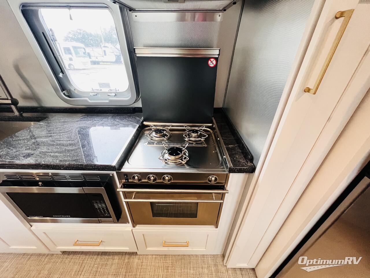 2020 Airstream Classic 33FB Photo 12