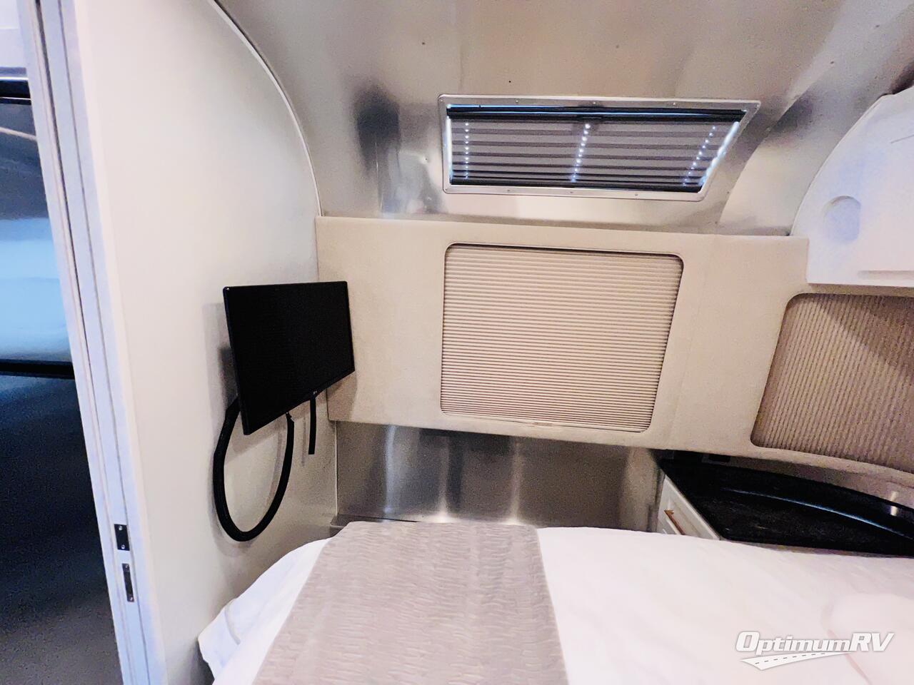 2020 Airstream Classic 33FB Photo 15