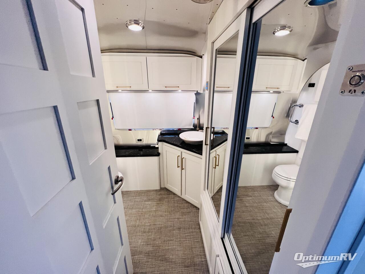 2020 Airstream Classic 33FB Photo 17