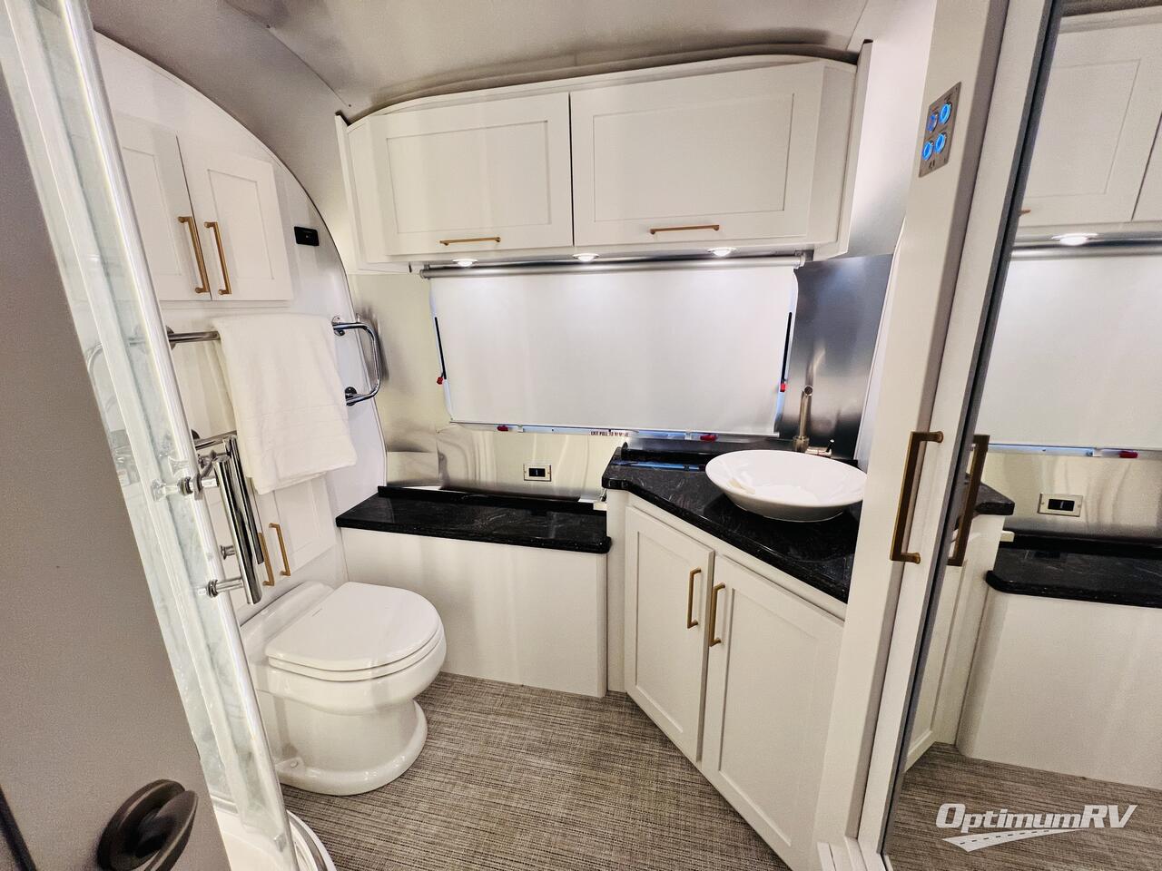 2020 Airstream Classic 33FB Photo 18