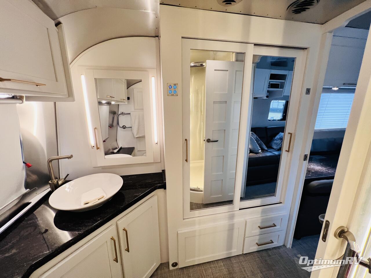 2020 Airstream Classic 33FB Photo 21