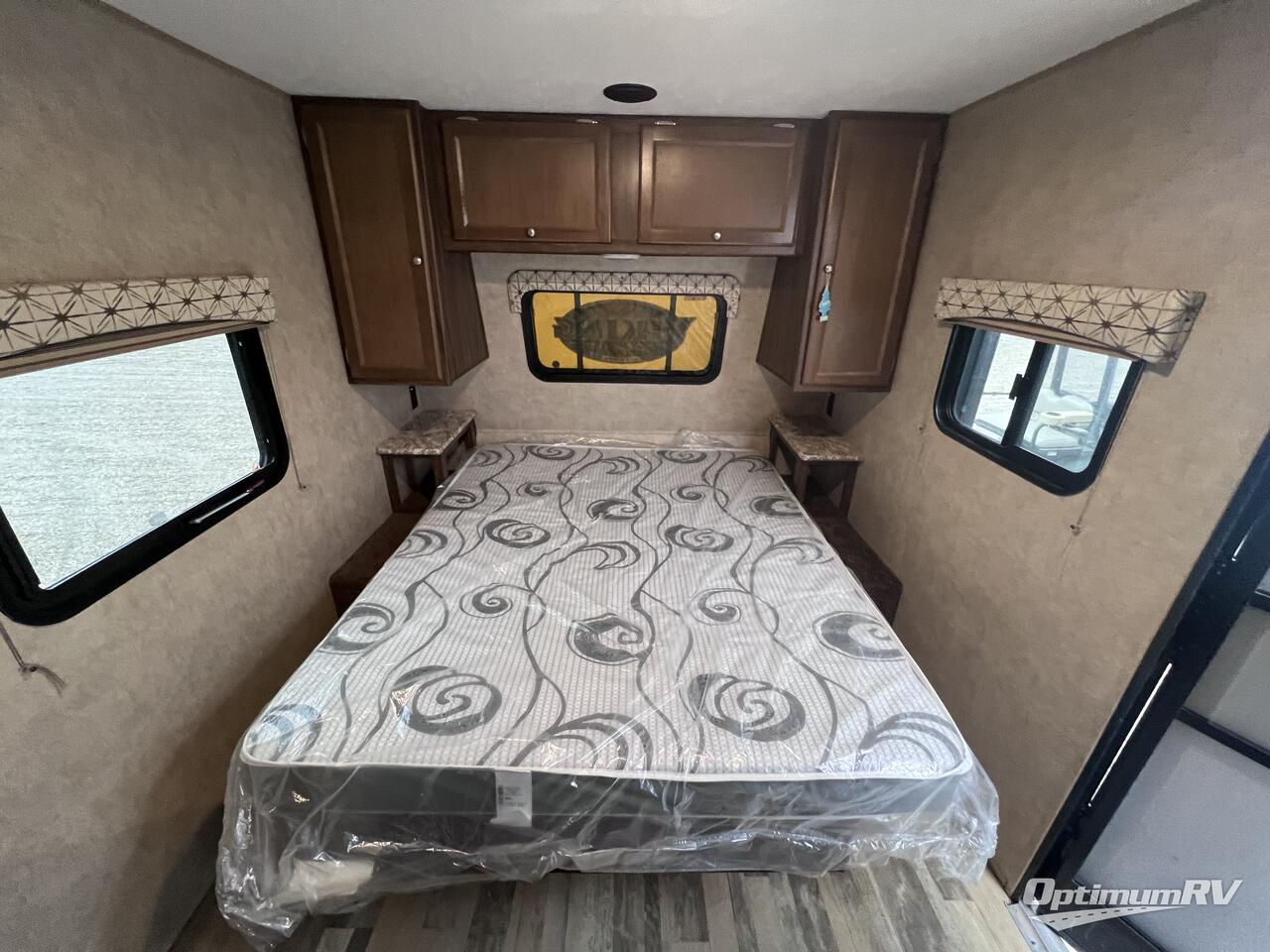 2018 Viking Ultra-Lite 17FQ Photo 8