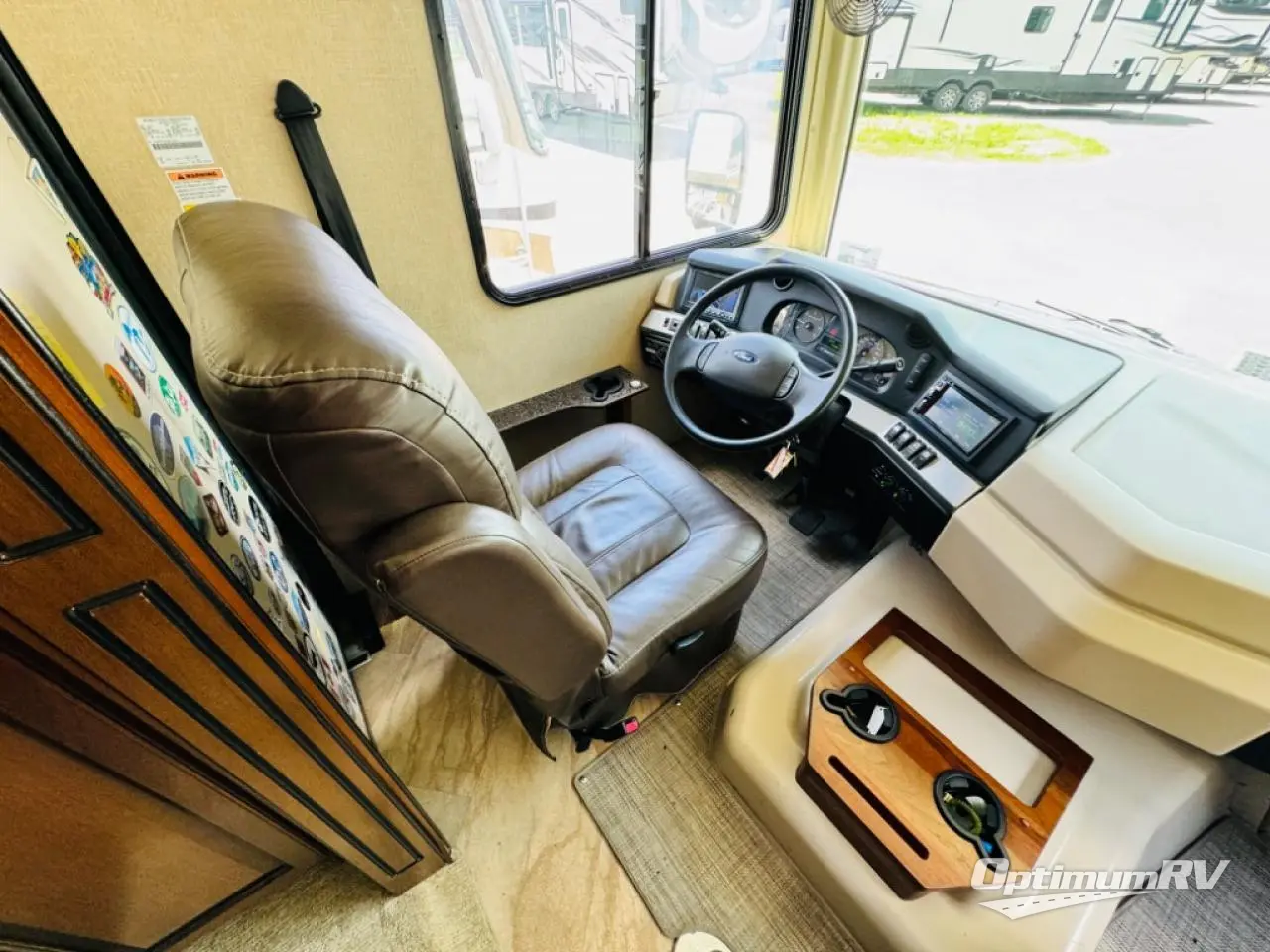 2017 Fleetwood Bounder 35K Photo 4