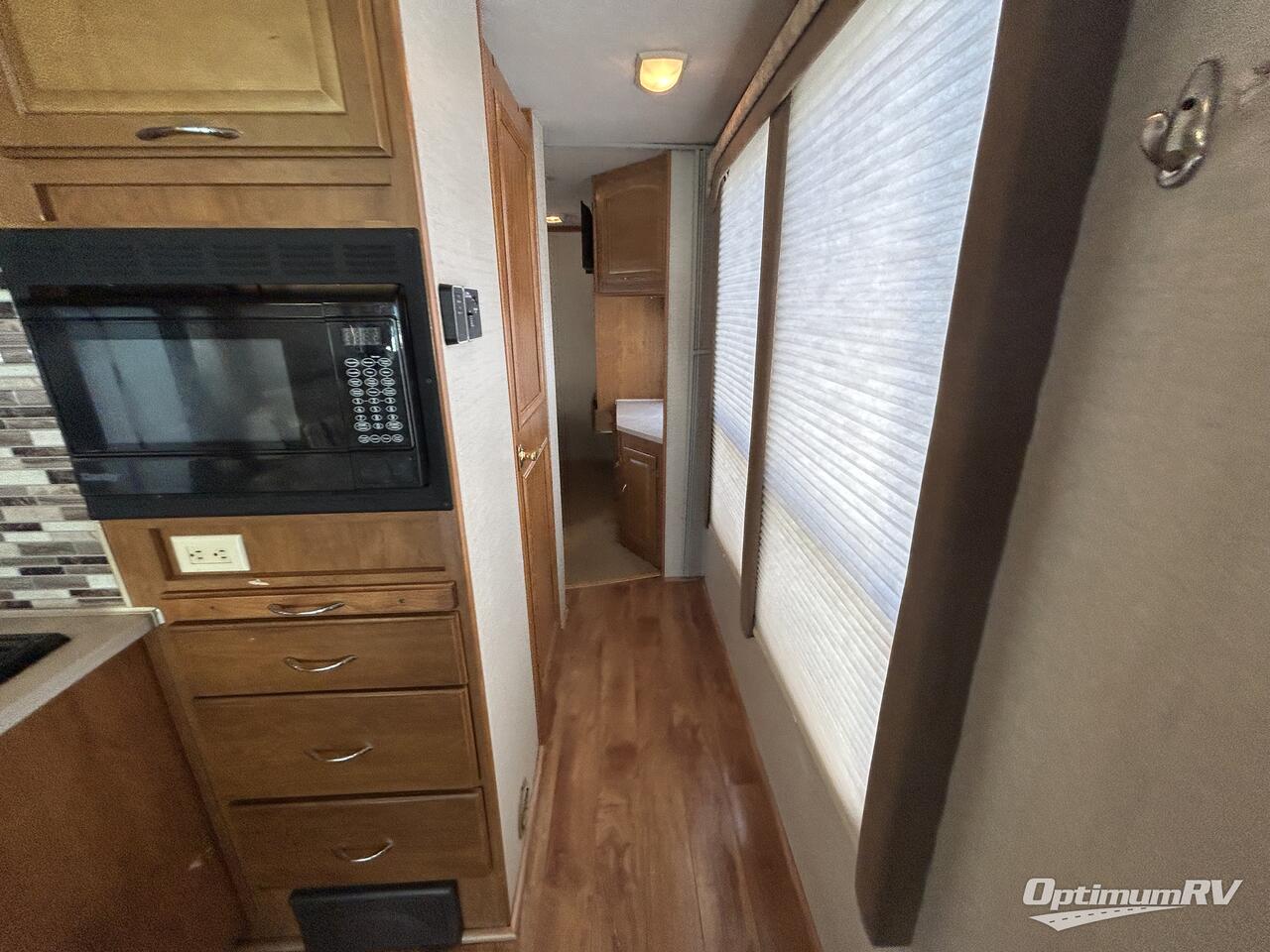 2008 Fleetwood Terra LX 31M Photo 12