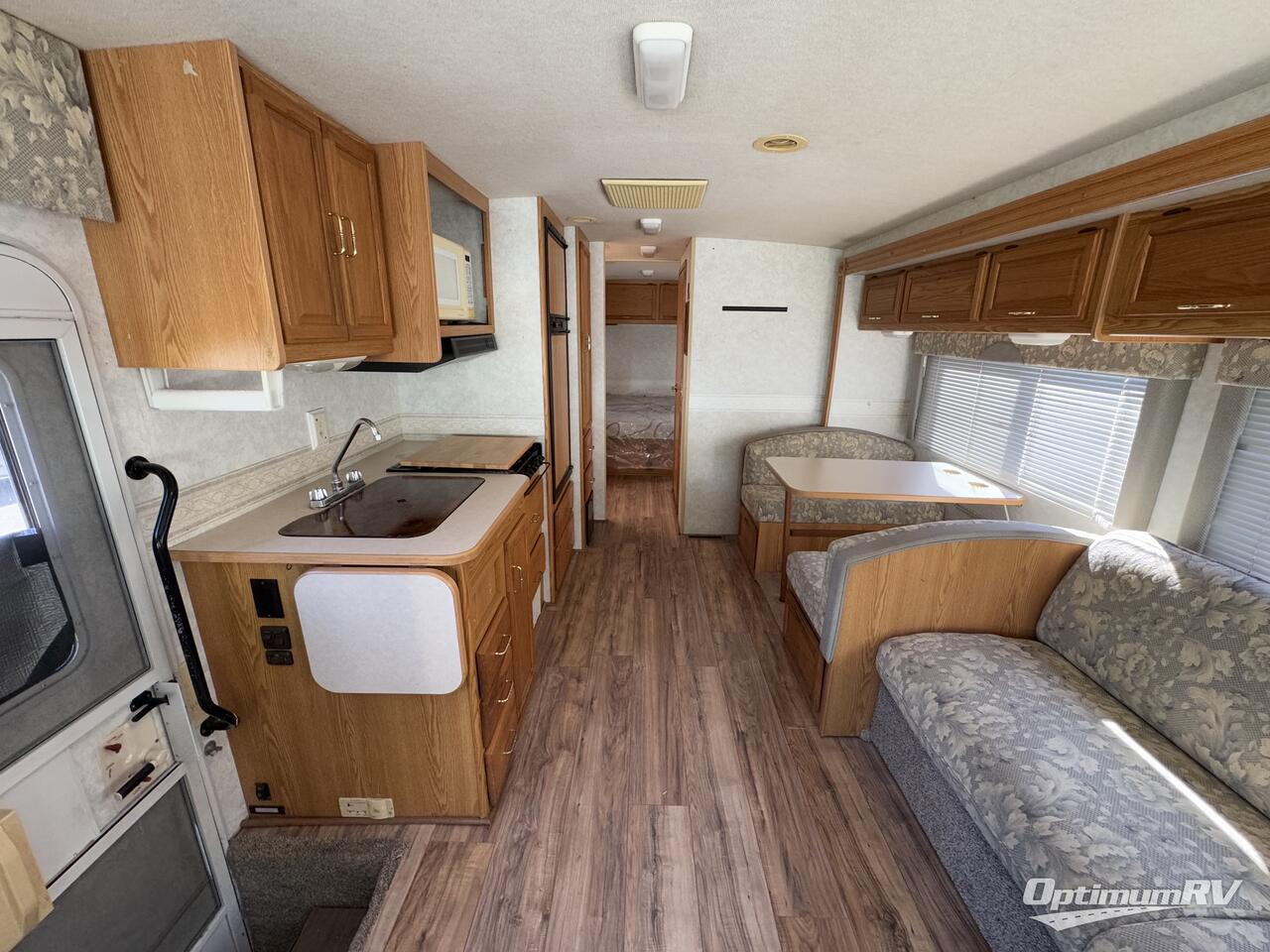 2004 Winnebago Sightseer 30B Photo 4