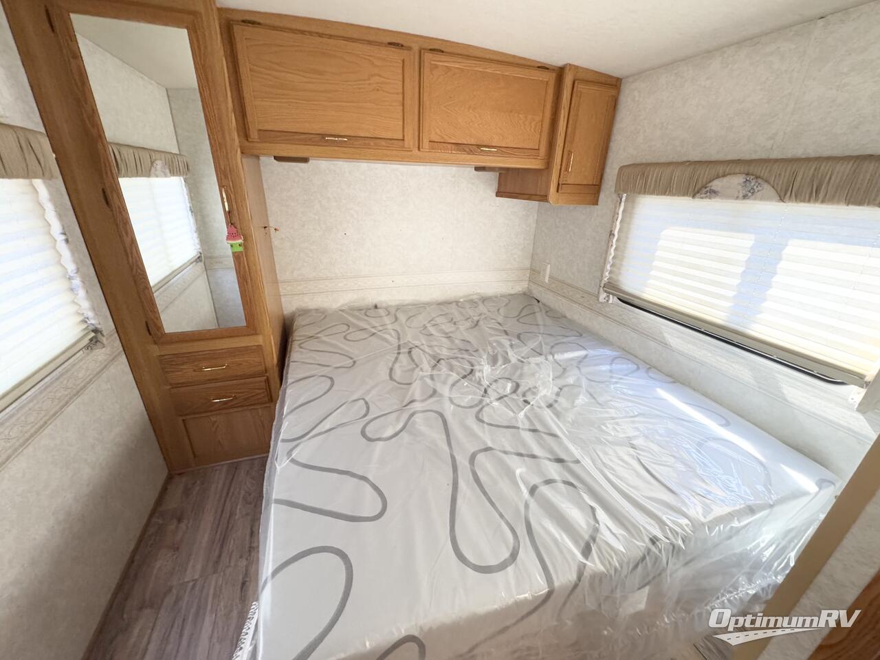 2004 Winnebago Sightseer 30B Photo 15