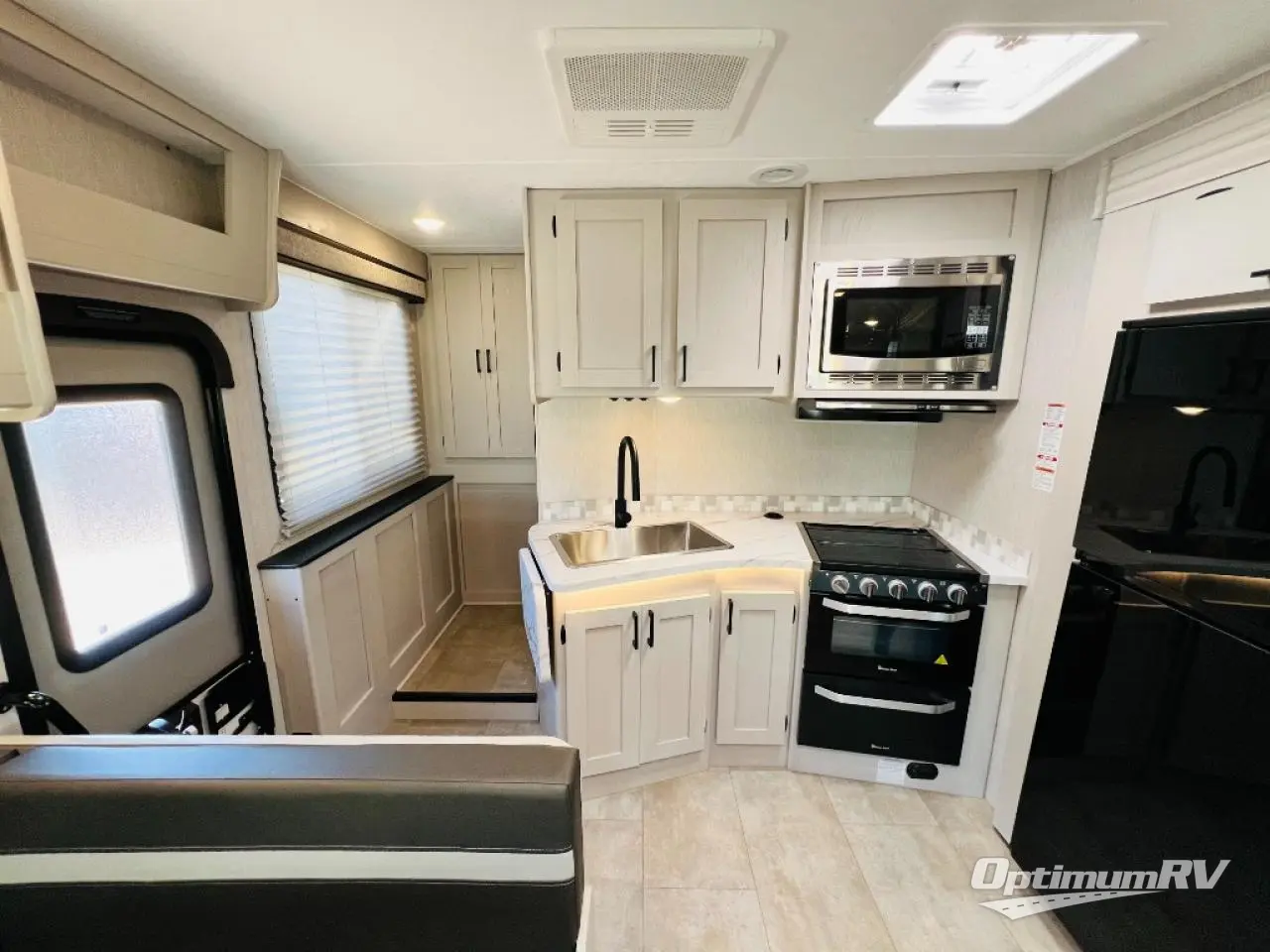 2023 Coachmen Freelander 29KB Photo 5