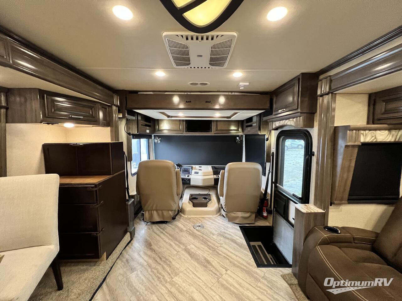 2019 Fleetwood Southwind 36P Photo 4