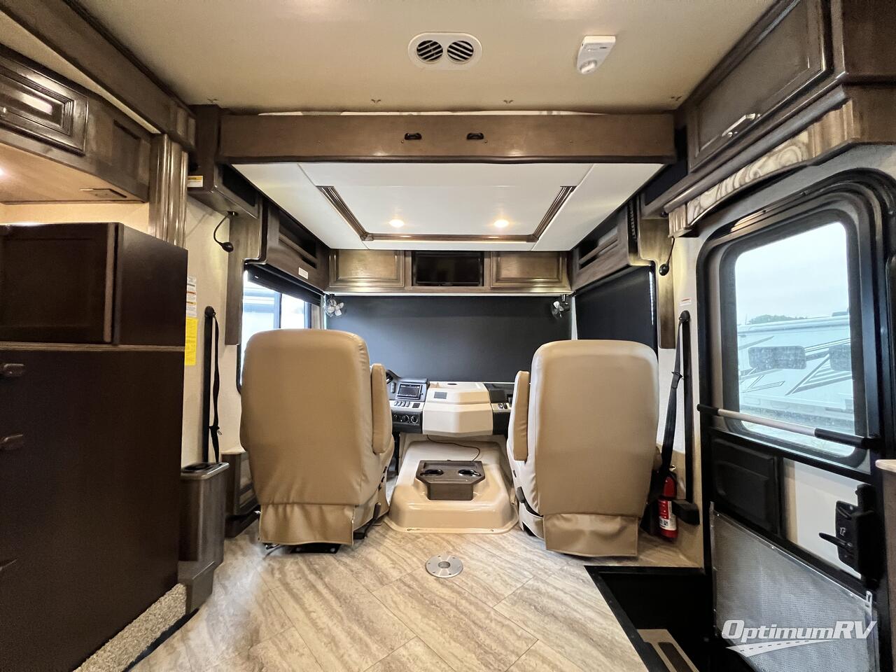 2019 Fleetwood Southwind 36P Photo 4