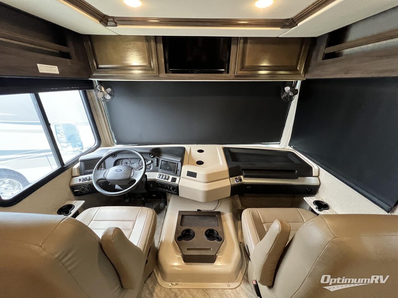 2019 Fleetwood Southwind 36P Photo 5