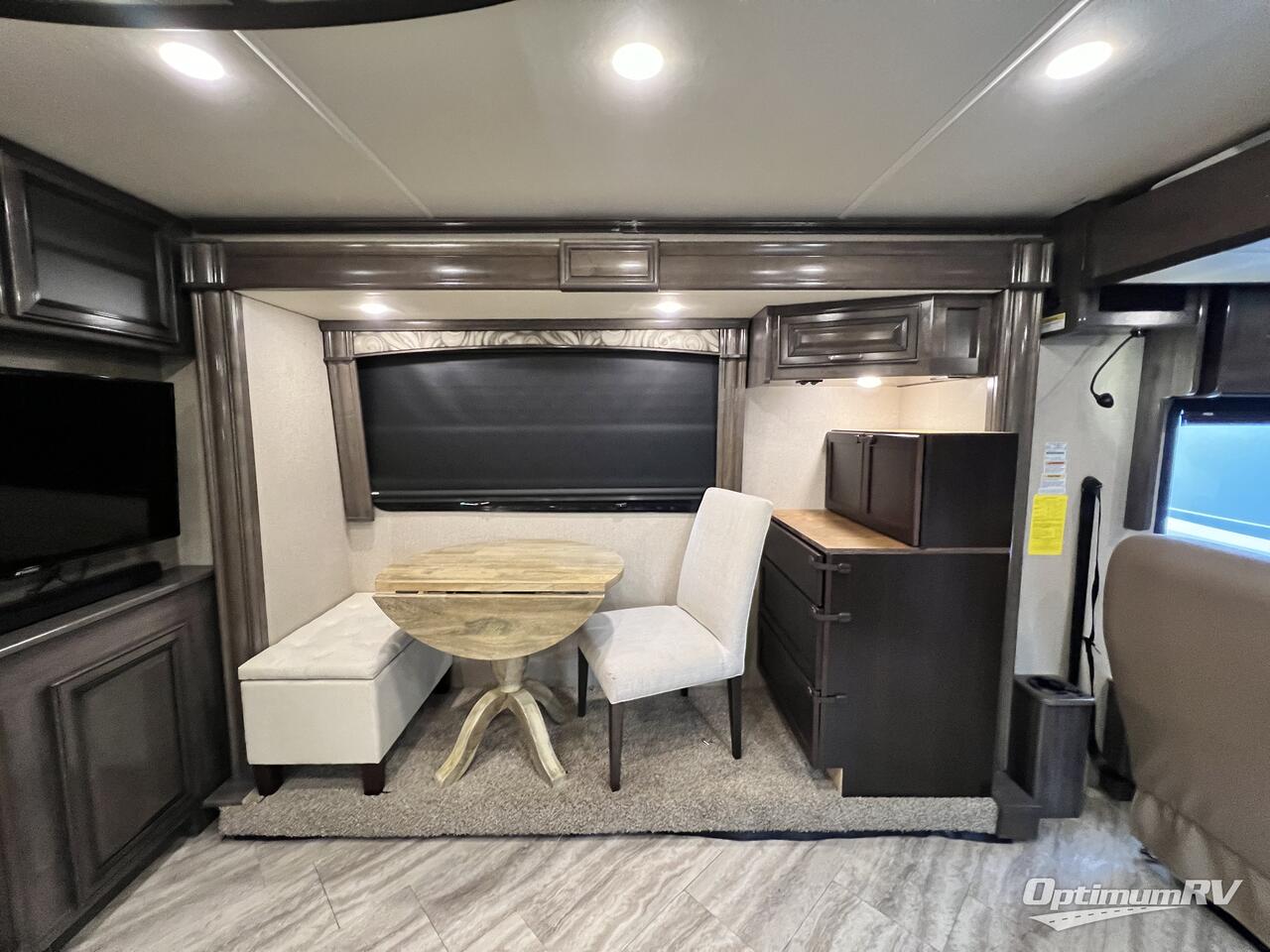 2019 Fleetwood Southwind 36P Photo 8