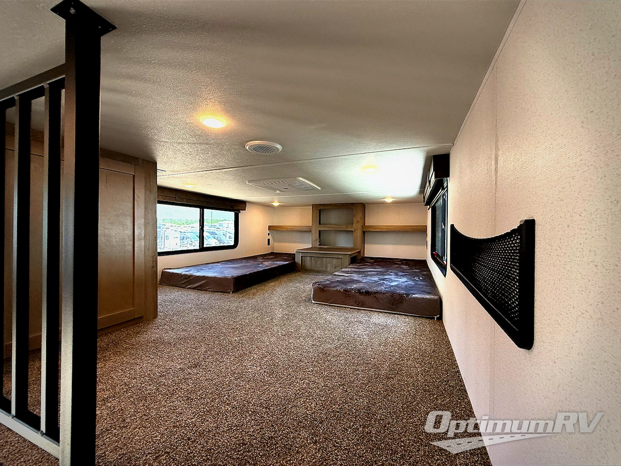 2025 Palomino Puma Destination 402LFT Photo 13