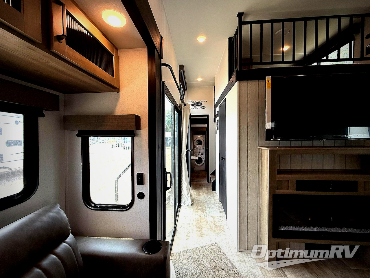 2025 Palomino Puma Destination 403LFT Photo 13