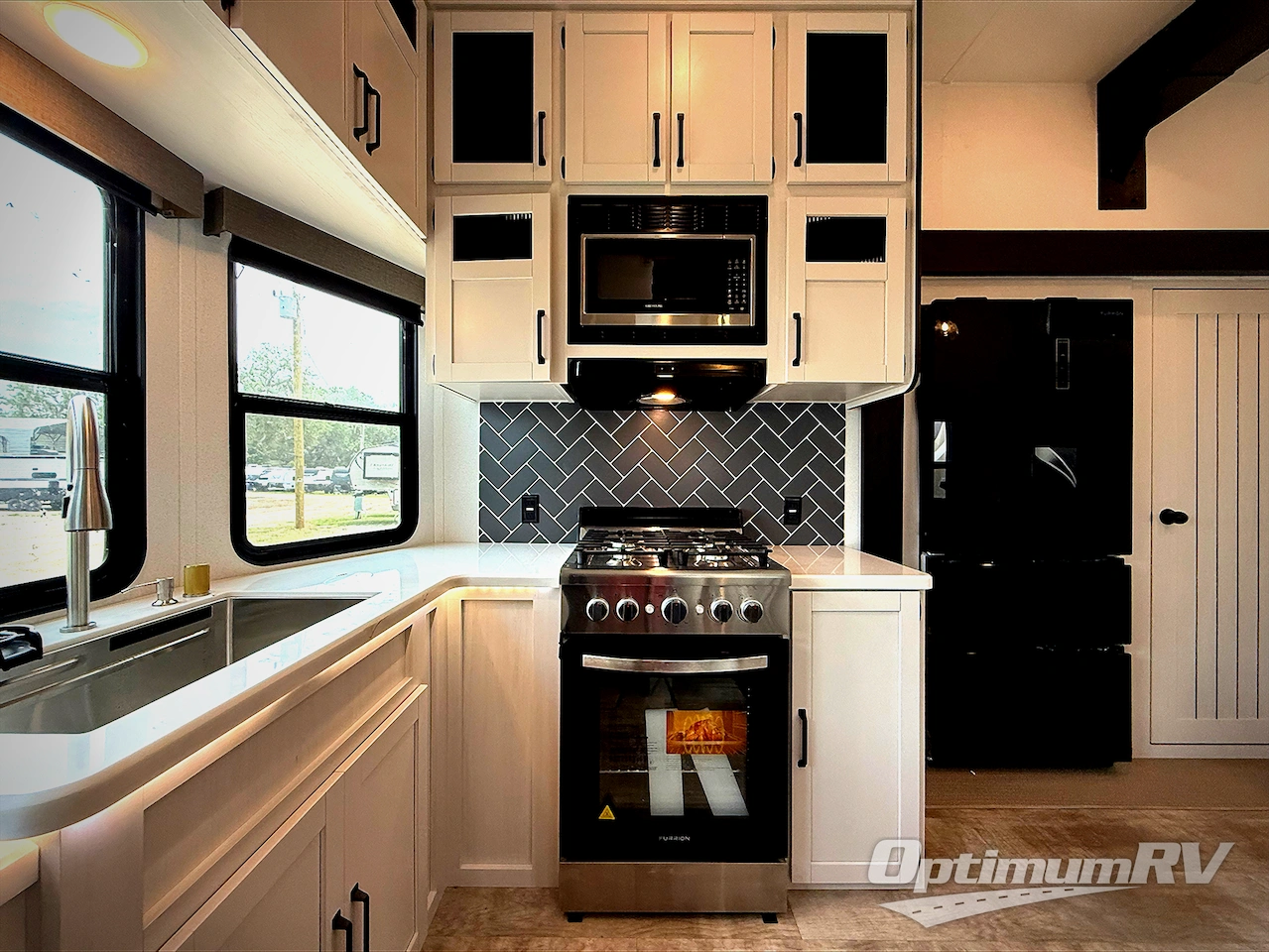2025 Palomino Puma Destination 403LFT Photo 11