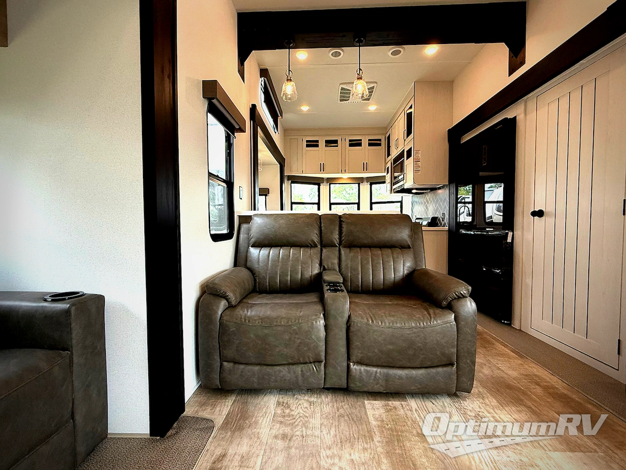 2025 Palomino Puma Destination 403LFT Photo 8