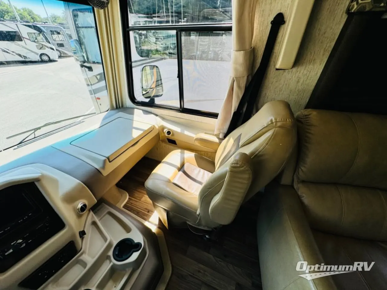 2019 Coachmen Mirada 34BH Photo 5