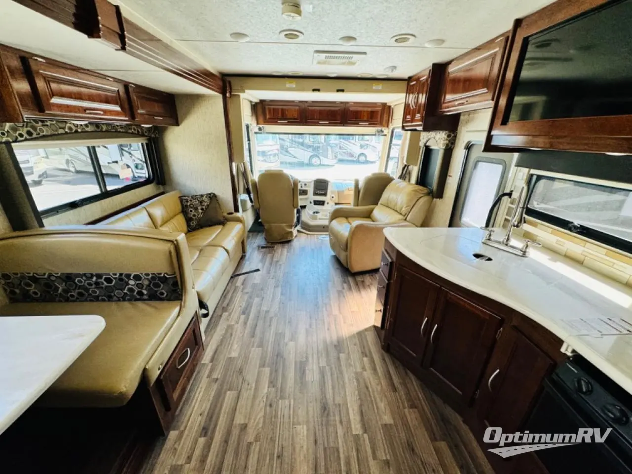 2019 Coachmen Mirada 34BH Photo 8